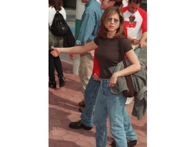 Kā panākt džinsu stila tēlu, iedvesmojoties no 90. gadu modes ikonām – no Carolyn Bessette-Kennedy līdz Cindy Crawford?
